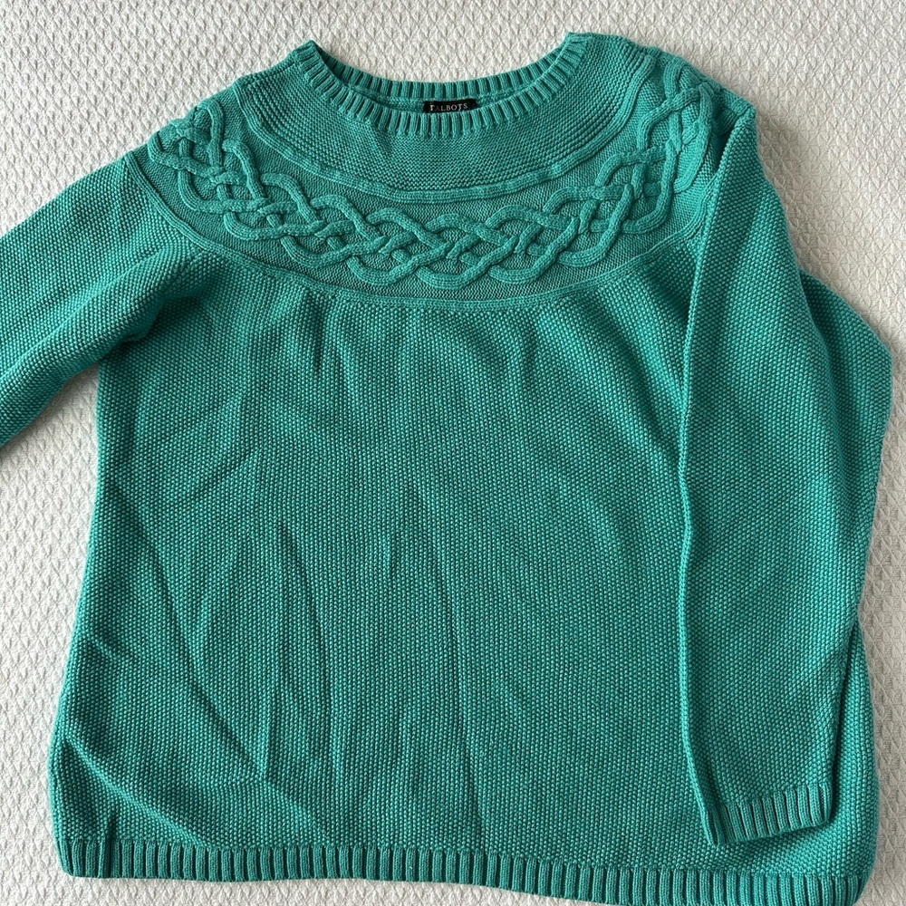 Long sleeve aqua sweater with decoration around the neck